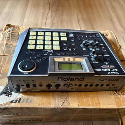 Roland SP-606 Sampler with original BOX image 5