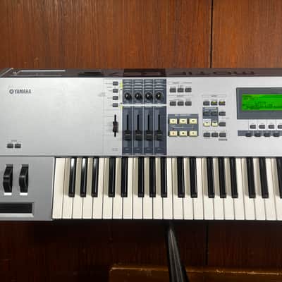 Yamaha MOTIF ES7 76Key Synthesizer w/ gig bag image 2