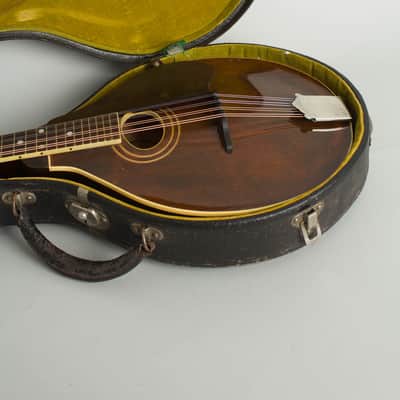 Immagine Gibson  A-2 Carved Top Mandolin (1921), ser. #64513, original black hard shell case. - 12