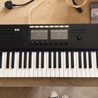 Native Instruments Komplete Kontrol S61 Mk2 2010s - Black image 2