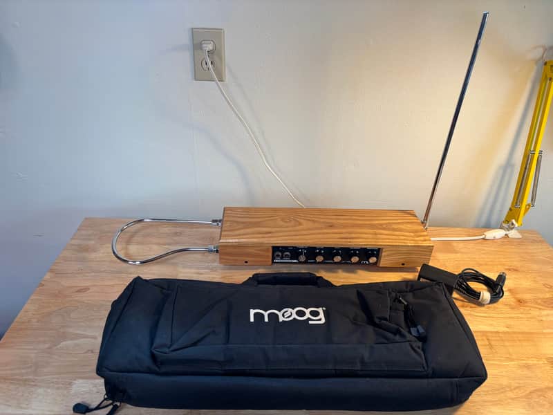 Moog Etherwave Plus Theremin