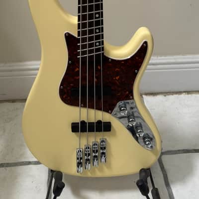 Kiesel JBM4 2022 - Vintage Cream w/ matching headstock image 2