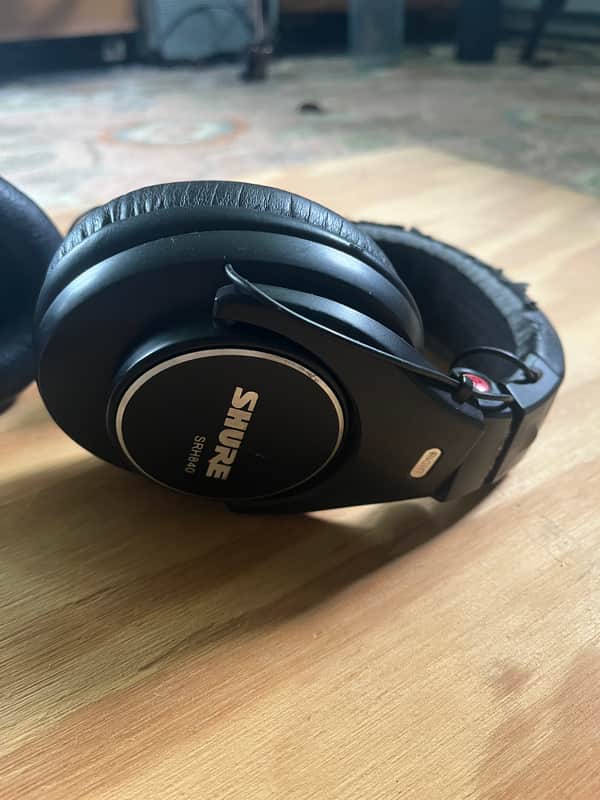 Shure SRH840 Closed Back Headphones