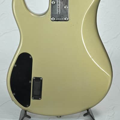 MUSIC MAN Sterling 4 Pearl Platinum 1999 [E01928] [12/22] image 9