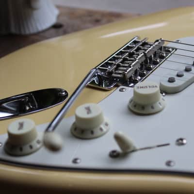 FENDER "Custom Shop Yngwie Malmsteen Vintage White, Scalloped Maple" HARDCASE, PAPERS, STRAP, 3, 68 KG image 9