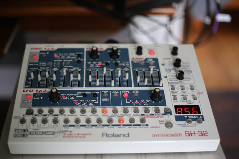 Roland SH-32 Desktop Synthesizer Module | Reverb