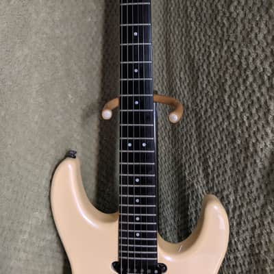 Washburn G-23v Approximately 1986 Pearl Off White, Very Rare Guitar image 3