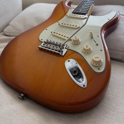 Fender American Performer Stratocaster with Rosewood Fretboard 2018 - Present - Honeyburst image 2