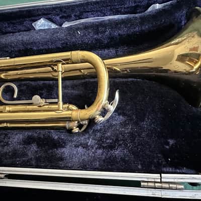Conn 16B Trumpet – Vintage 1978 – w/ Case, 2 Mouthpieces & Accessories image 6