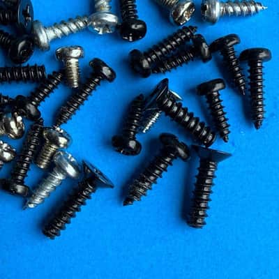 NI KOMPLETE S25 MK1 MIDI Keyboard Part: Random Body Shell & PCB Screws image 5