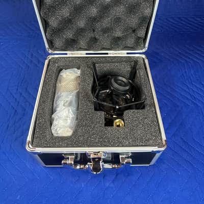 AKG Perception 200 Large Diaphragm Condenser Mic – Complete w/ Case, Shockmount & Manuals image 7