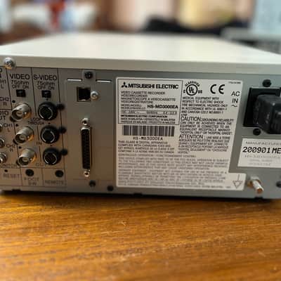 Mitsubishi MD3000 Professional Video Cassette Recorder (Medical Grade, S VHS) 2002-2016 - Off-White/Cream image 2
