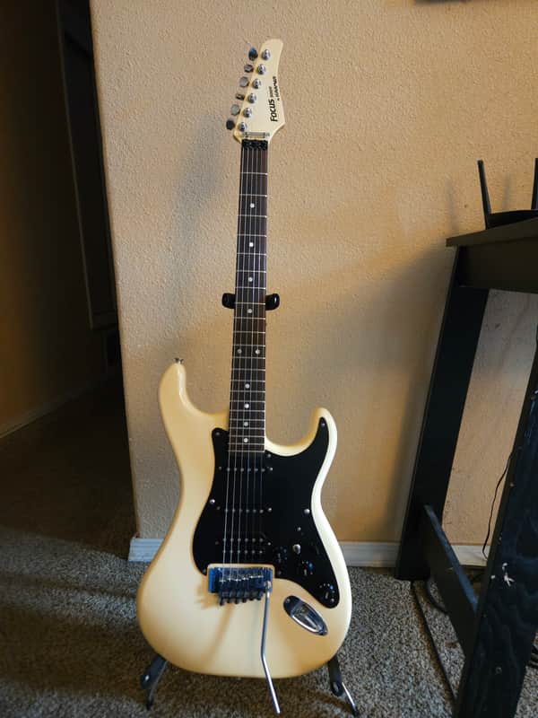 Kramer Focus 3000 1984 - Aged White image 1