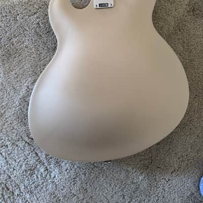 Fender Tom DeLonge Starcaster 2024 - Present - Shoreline Gold image 8
