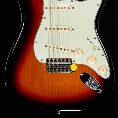 Fender Vintera '60s Stratocaster 3-Tone Sunburst-MX19035086 image 12