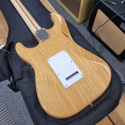 Fender FSR Standard Stratocaster With Bag 2007 Natural image 16