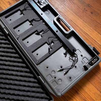 low-mileage Boss BCB-60 Pedalboard / Carrying Case NO POWER SUPPLY, missing parts image 4