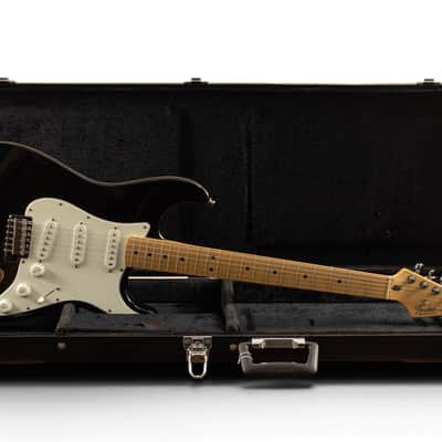 Fender Standard Stratocaster Mex Black 2000 with case image 9