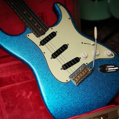 Fender USA Custom Shop 62 Flamethrower Stratocaster Relic Blue Sparkle image 3
