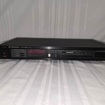 Pioneer TX-V70 AM/FM Tuner 1980's - Silver image 2