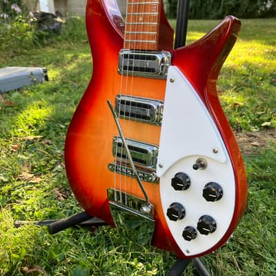 Rickenbacker 350/V63 - Fireglo image 3
