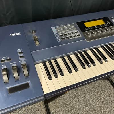 Yamaha EX5 Synthesizer Workstation image 2