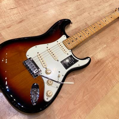 Fender Player Plus Stratocaster 2021 3-Color Sunburst image 10