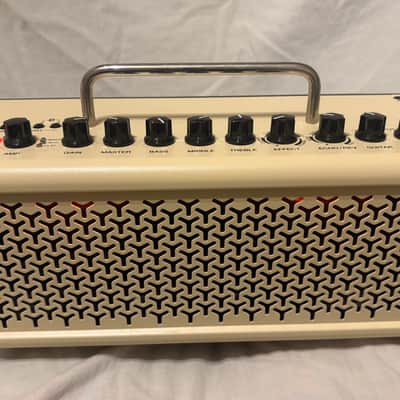 Yamaha THR10II-WL 20-Watt 2x3" Wireless Stereo Digital Modeling Guitar Combo 2019 - Present - Tan image 2