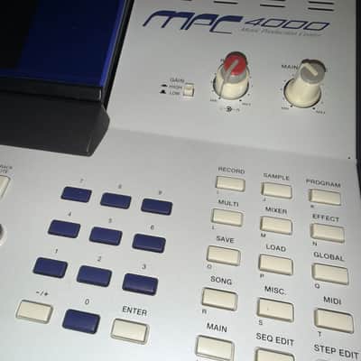 Akai MPC4000 Music Production Center - White image 3