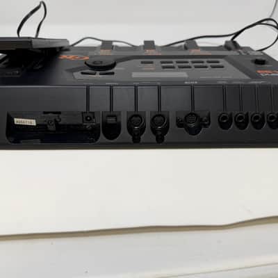 Roland GR-33- Comes with 13 pin cable/pickup- Black image 5