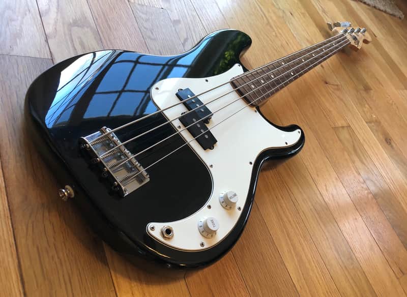Squier (Made in Mexico) Precision bass 1998 Black image 1