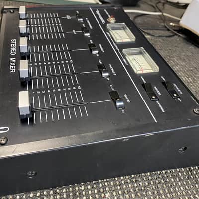 Realistic 4 Channel Stereo Mixer image 2