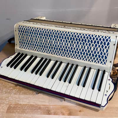 Hohner Vintage 1930's White Accordion Very Cool Original Case, Help Small Business & Buy it Here ! image 12