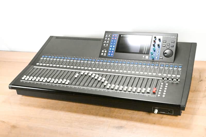 Yamaha LS9-32 32-Input Digital Mixing Console CG0110D image 1