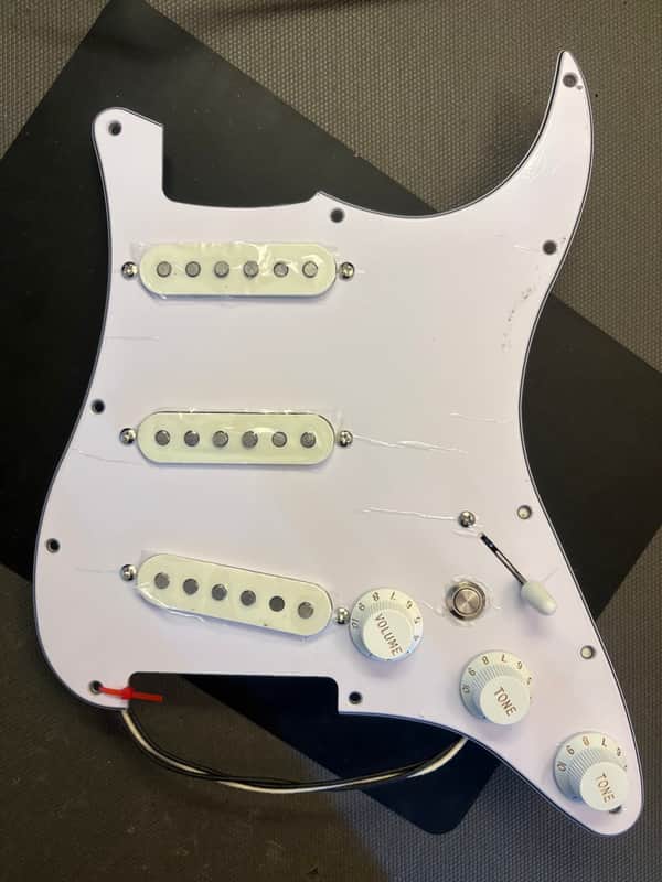 Stratocaster Custom 7 position pickups Loaded Pickguard imagen 1