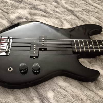 Vintage Kramer THE SHREDDER by L.A Bass - 80s - 30" Short Scale - Gloss Black - Gremlin Bass - 4-String image 5