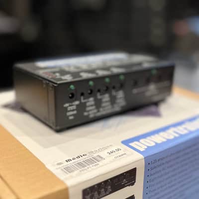 Pedaltrain Powertrain 1250 Multi-Output Pedalboard Power Supply image 5