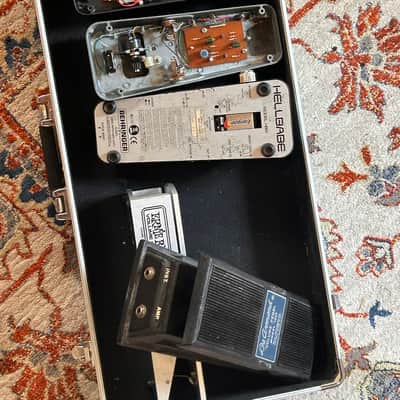 Pedal Lot Wahs Volume Pedals Cry Baby Hellbabe + Case AS-IS image 2