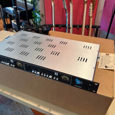 API 3122V 2-Channel Microphone Preamp | Reverb