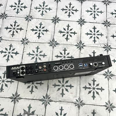 Akai MPC Live II Standalone Sampler / Sequencer image 3