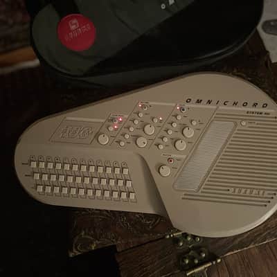 Suzuki OM-100 Omnichord 1989 - Beige image 9