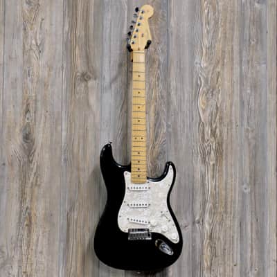 Fender American Series Stratocaster with Maple Fretboard 2000 - 2007 - Black image 3