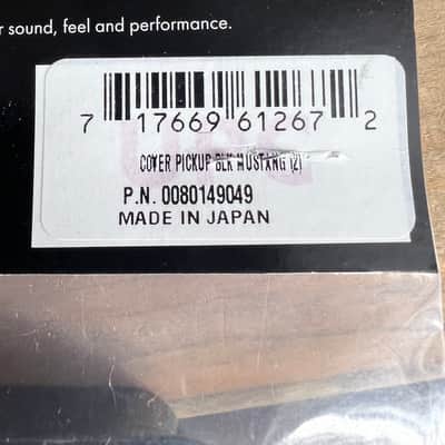 Real Life Relics Genuine Fender Black Mustang® Pickup Covers Closed Top No holes (Set of 2) 0080149049   [DA1] image 3