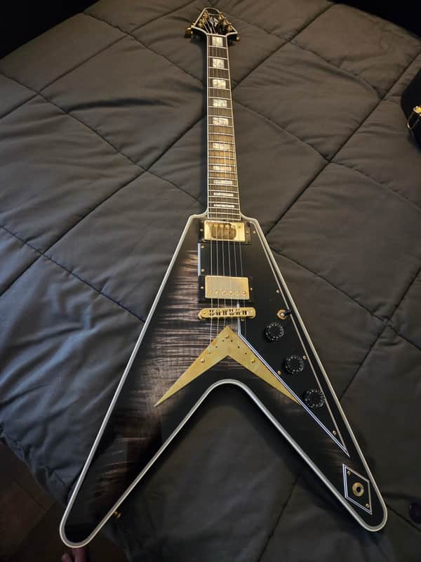 Gibson Custom Shop Flying V Custom - Cobra Black Curly Flame Top - 7.1 lbs - image 1