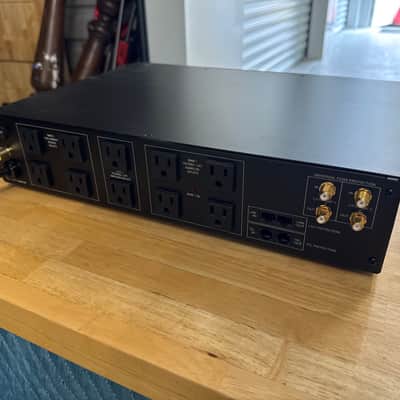 Panamax MR5100 Surge Protector Line Conditioner 15 Amps 11 Outlet image 2