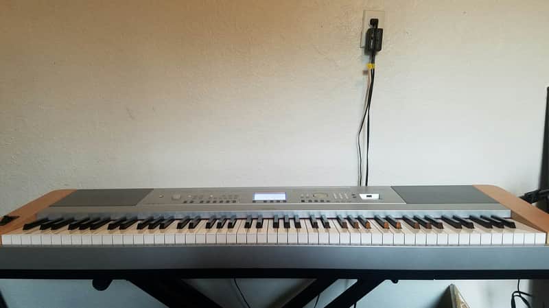 Yamaha Portable Grand DGX-640 2010 image 1