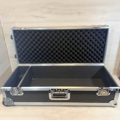 Pedaltrain JR MAX Pedalboard with Tour Case – Lightweight Aluminum Guitar Effects Pedal Board System image 6