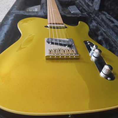 Chapman ML3 Pro Traditional T-style - Gold, w/case image 2