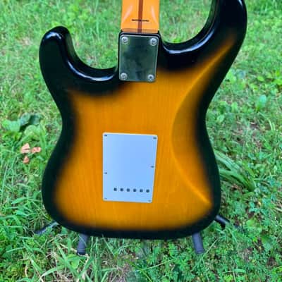 Fender Stratocaster -  MIJ - 2012 - 2 Tone Sunburst image 5