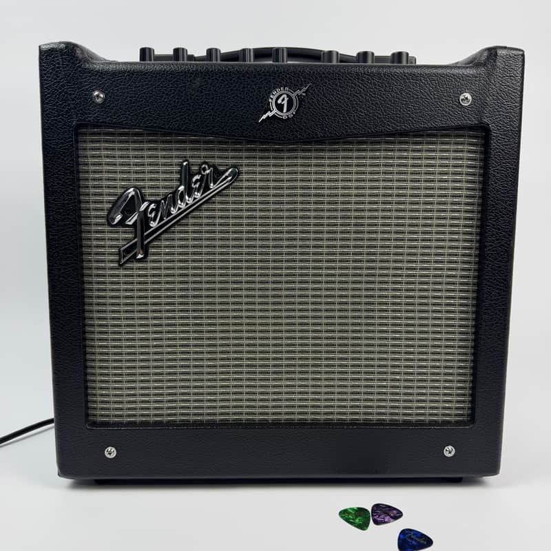 Fender Mustang I V.2 2015 - Black with silver/gray cloth image 1